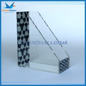 Kệ mica trưng bày sách A4 6