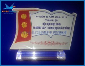 Kỷ niệm chương hội cựu học sinh 1