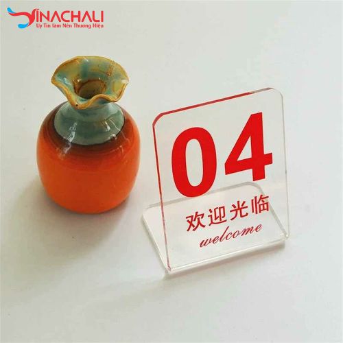 bien-so-ban-1-4 Biển Mica Để Số Bàn 4